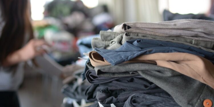 El Cottolengo Don Orione de Claypole recibe donaciones de ropa de abrigo