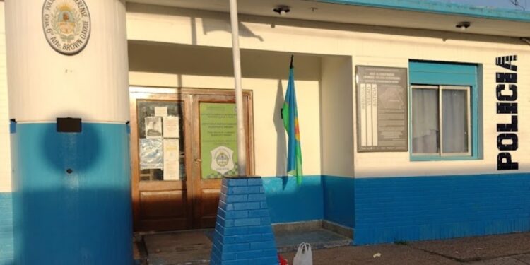 Condenaron a seis años al policía de Claypole que extorsionó a una pareja