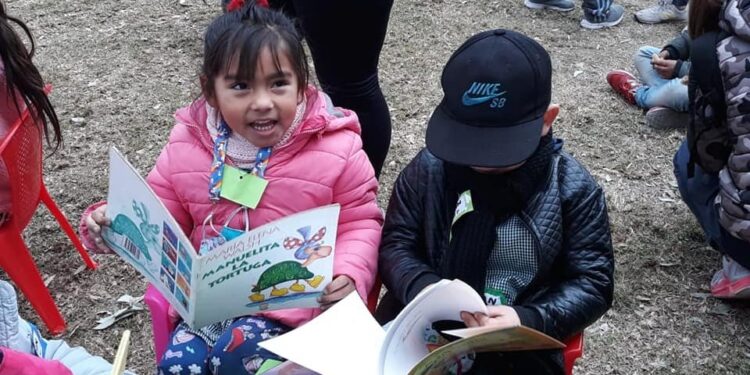 Más de 100 mil personas visitaron la feria internacional del libro de Brown