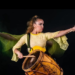 La historia de Florencia, una artista mendocina que llegó a Claypole y vive de lo que ama