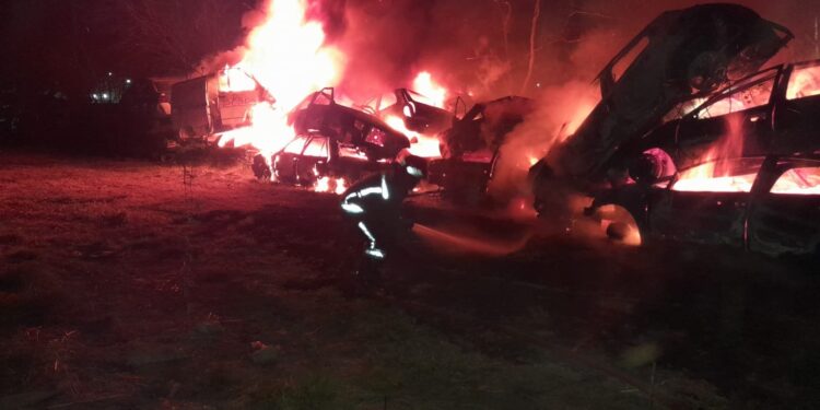 Se incendió un depósito judicial en Malvinas Argentinas con 30 vehículos secuestrados