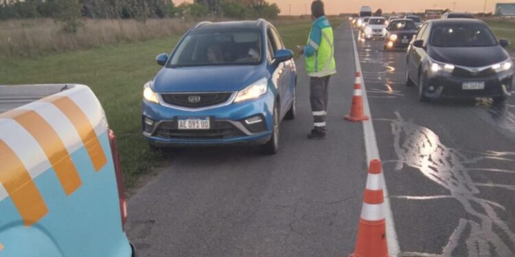 Habrá multas de hasta $ 12.300 para quienes circulen por la banquina