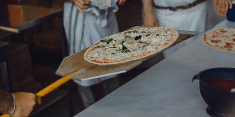 Burzaco: inscriben a curso de pizzero y rotisero con cupos limitados