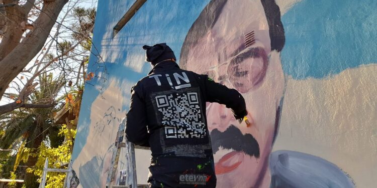 Calzada tendrá un mural de la película argentina «Esperando la carroza»