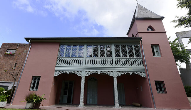 Una tarde histórica en «La Cucaracha»: narración de cuentos para adultos y jóvenes