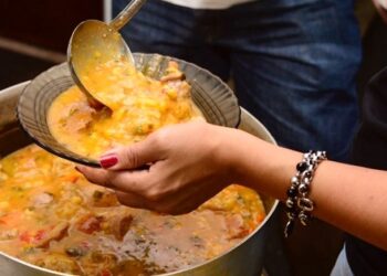 Locro criollo y vegano: las alternativas de recetas típicas para festejar el Día de la Independencia