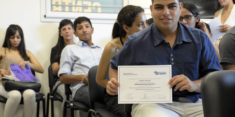 El municipio inscribe a los cursos de formación para el trabajo en Burzaco