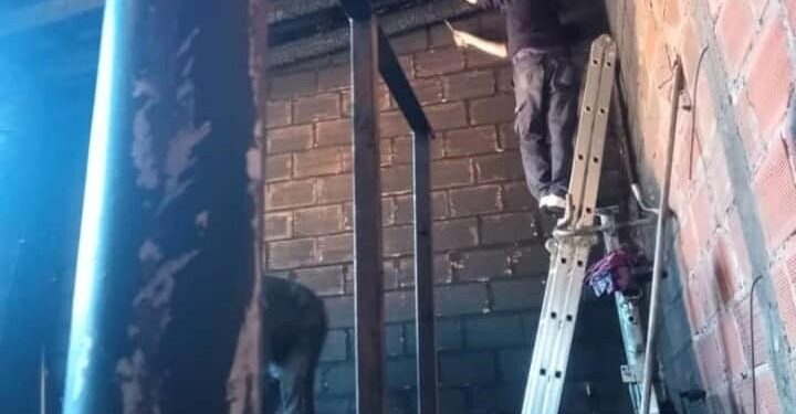 Se le incendió la casa a un bombero de Claypole y reúnen donaciones