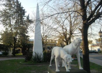 Día Mundial del Perro: ¿qué historia se esconde detrás del monumento en Longchamps?