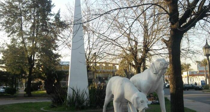 Día Mundial del Perro: ¿qué historia se esconde detrás del monumento en Longchamps?