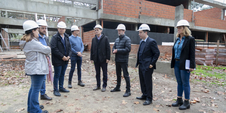 Funcionarios visitaron las obras del Viaducto de Ruta 4 y en la Universidad de Brown