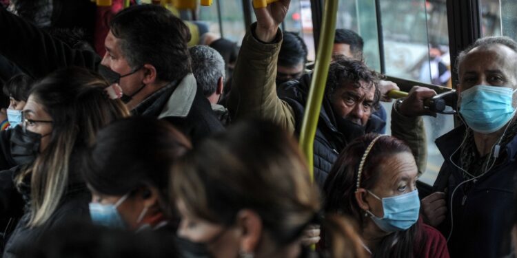 Cobran pero paran: otro reclamo de la patronal afectó a más de 100 líneas de colectivos del AMBA
