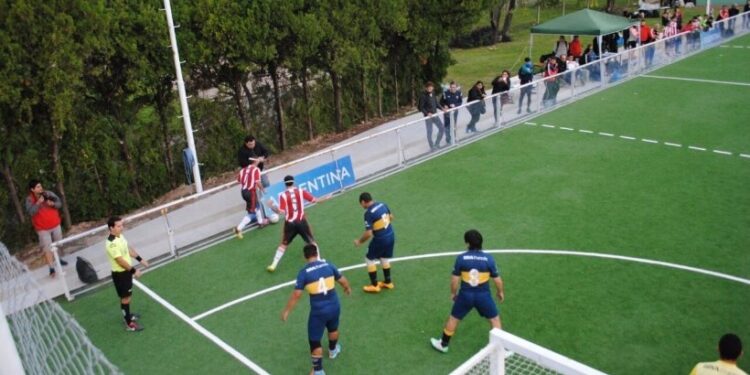 La filial local de Boca Juniors organiza un torneo de Fútbol 5 para sus socios y socias