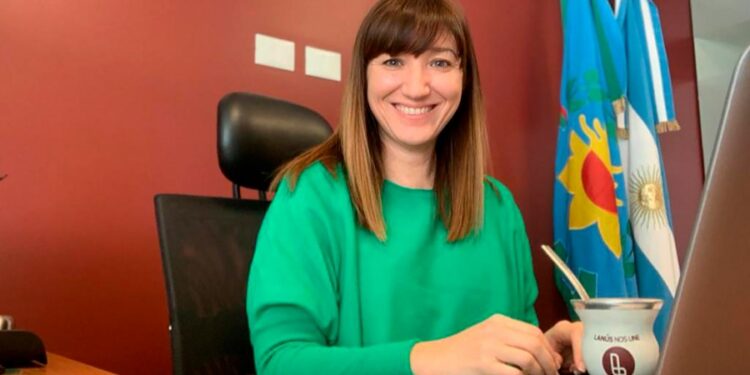 Escándalo en Lanús por el viaje a Francia de una funcionaria municipal