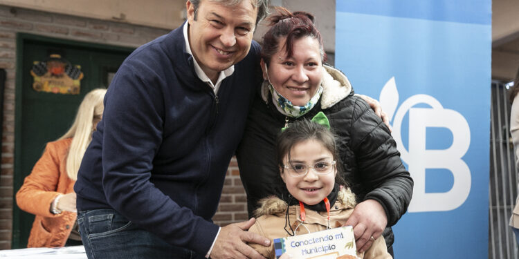 En Don Orione, entregaron anteojos a estudiantes del distrito