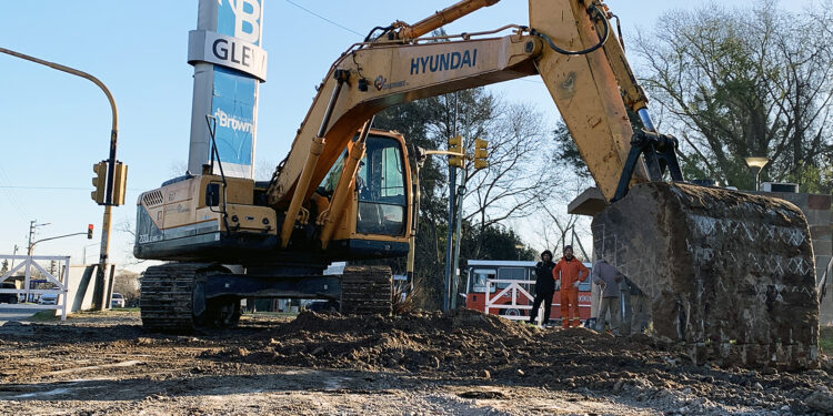 Comenzó la pavimentación de una importante avenida de Glew
