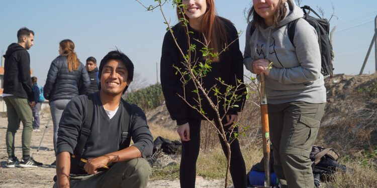 Lomas: plantaron 170 especies nativas a la vera del Riachuelo