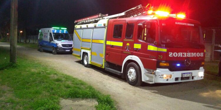 Dos personas perdieron la vida tras tirarse a las vías del tren en Longchamps y Calzada