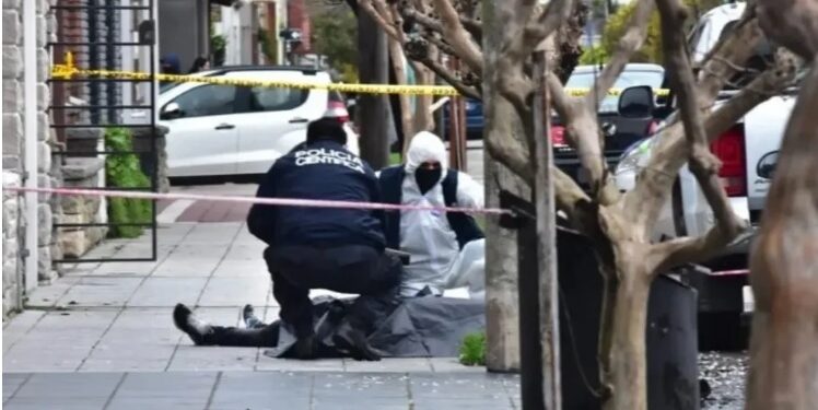 Quilmes: un «vengador anónimo» mató a un ladrón e hirió a otros dos