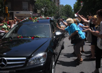 Así fue la caravana hasta Longchamps que acompañó y despidió a Sandro en 2010