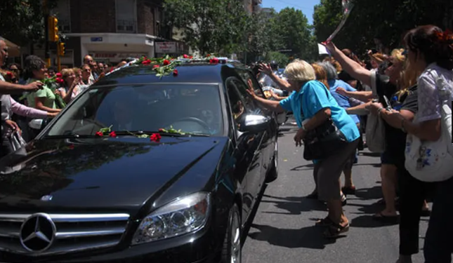 Así fue la caravana hasta Longchamps que acompañó y despidió a Sandro en 2010