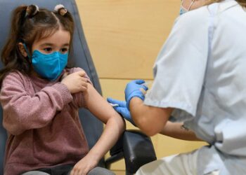 A partir del lunes, enviarán los turnos de vacunación contra el Covid para menores desde los 6 meses