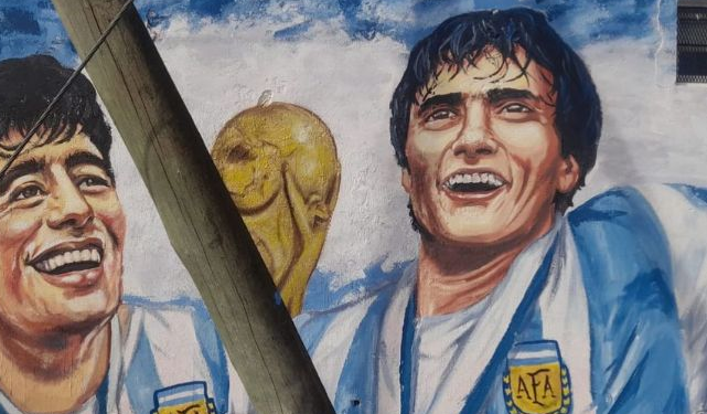 En Burzaco, Maradona y Héctor «El Negro» Enrique quedaron inmortalizados en un mural de campeones