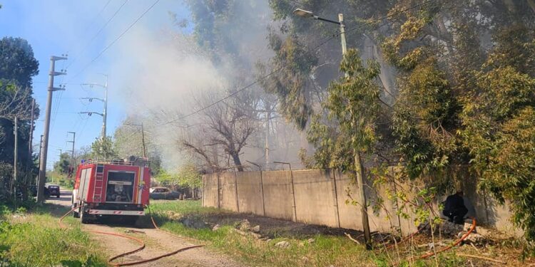 Dos dotaciones de Bomberos combatieron un incendio en un predio de Claypole