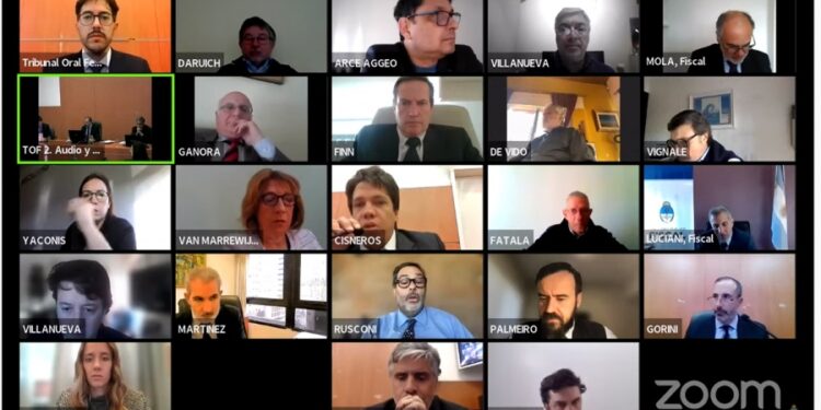 La defensa de Cristina denuncia «mala praxis» de la fiscalía y sigue exponiendo hoy