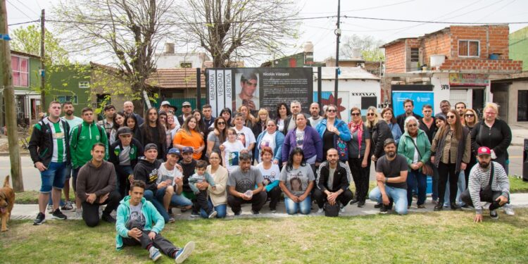 Gatillo fácil: señalizaron una plaza de Lanús en homenaje a Nicolás Vázquez