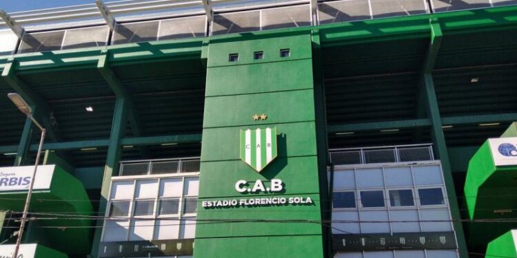 Banfield recibe a Colón con la ilusión de llegar a la Copa Sudamericana