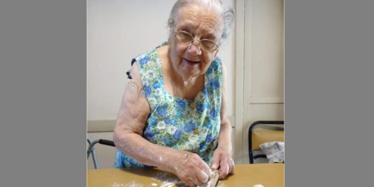 Burzaco: los 100 años de Juana, la abuela de la buena memoria