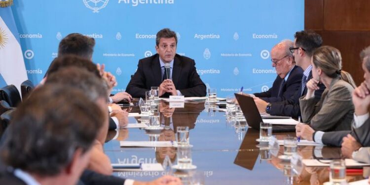 El Gobierno habilitará importaciones de neumáticos si hoy no se resuelve el conflicto sindical