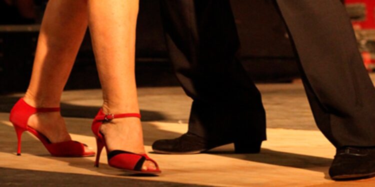 Clases gratuitas de salsa, tango, milonga y folklore en Adrogué y Burzaco