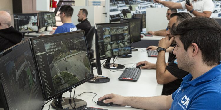 Brown suma herramientas para prevenir el delito con 1600 cámaras de monitoreo