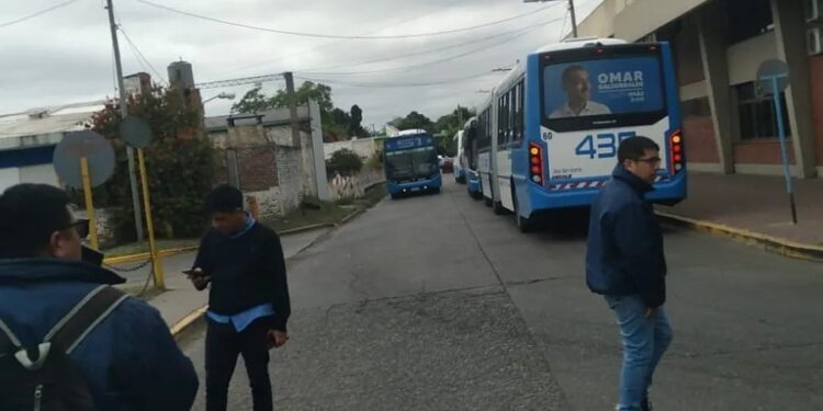 Paran 5 líneas de la empresa San Vicente por agresión a un chofer de la 177