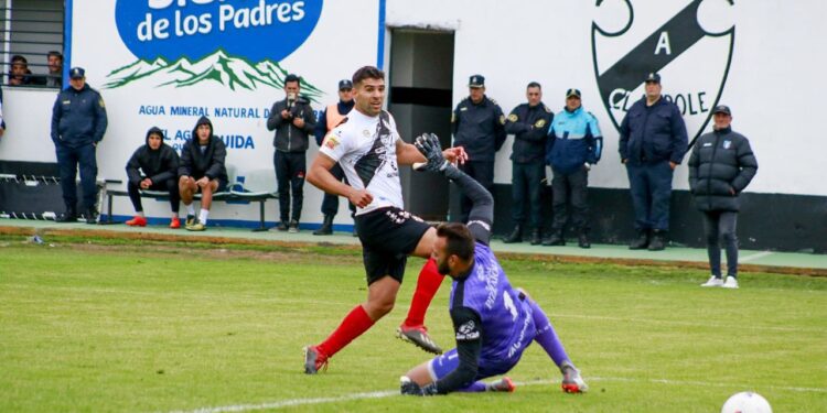 Claypole ya tiene rival en su lucha por ascender
