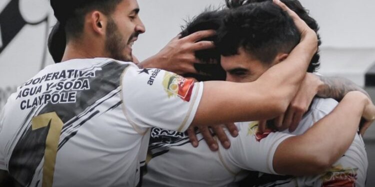 Claypole le ganó a San Martín el clásico de Brown y se metió en la Copa Argentina