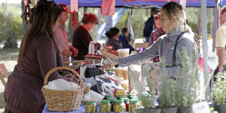 Fin de semana largo con feria de emprendedores en Claypole