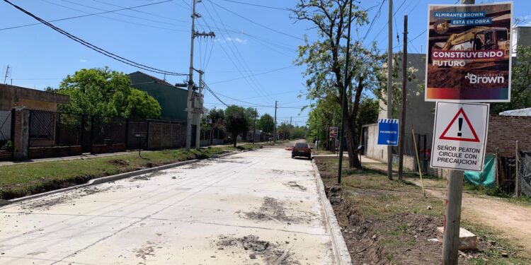 Provincia y Municipio asfaltan una calle clave de Glew