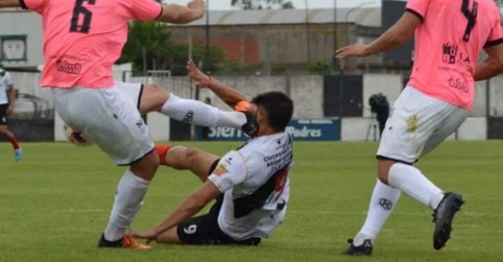 La terrible patada a Llodrá en un día histórico para Claypole