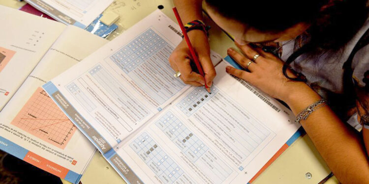Casi 600 mil estudiantes secundarios de todo el país serán evaluados mañana con la prueba Aprender