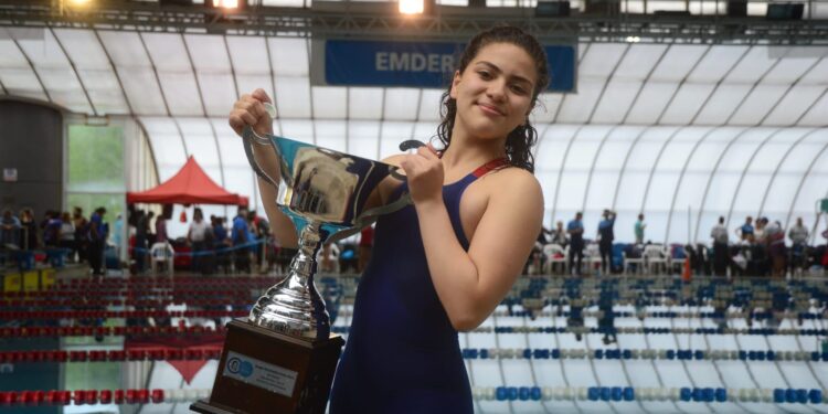 Micaela Martínez Lobato, la nadadora de Burzaco que se consagró campeona en los Juegos Evita