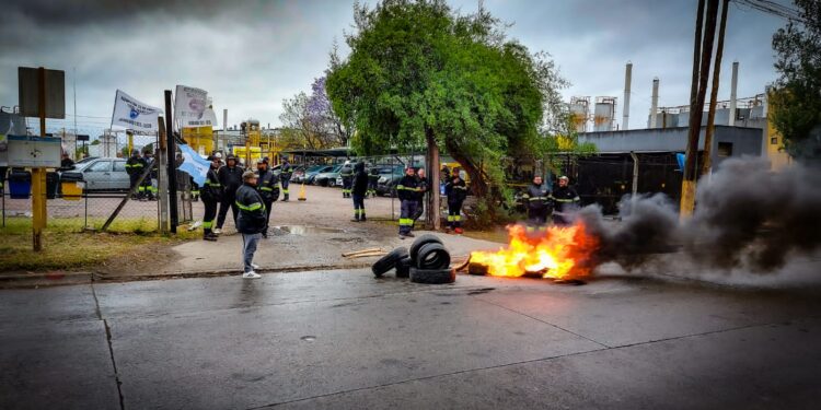 Denuncian 12 despidos sin causa en Megaflex de Burzaco y paran la planta