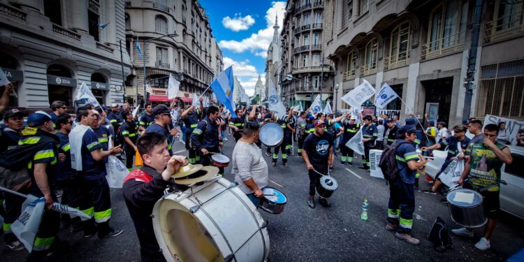 Megaflex: los trabajadores acampan en Burzaco y marcharon otra vez al Ministerio