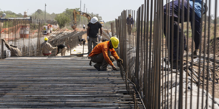 Glew: la pavimentación de Capitán Olivera  avanza en tres frentes simultáneos