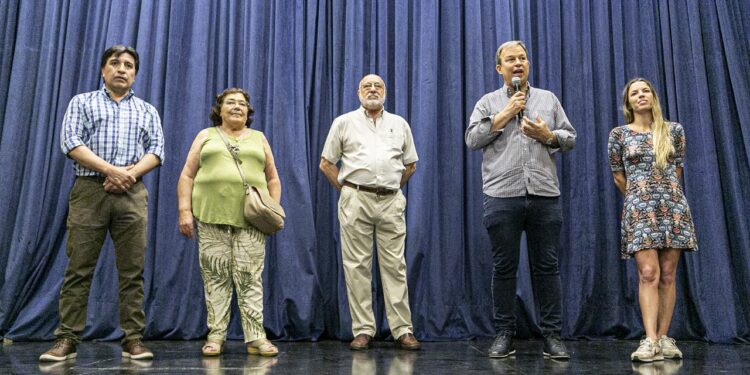Presentaron un programa para adultos mayores de Brown