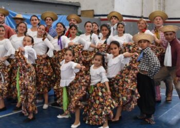 Ecos Sureños, el ballet de San José que lleva más de 30 años agitando pañuelos