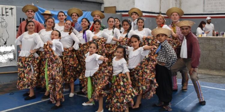 Ecos Sureños, el ballet de San José que lleva más de 30 años agitando pañuelos