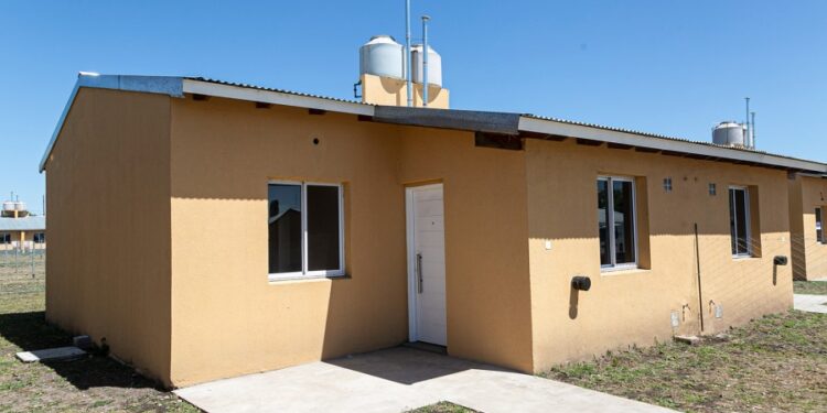 Más de 130 familias que vivían a la vera del arroyo Del Rey ya se mudaron a Barrio Lindo